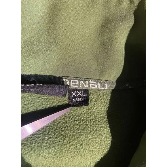 Men's Denali 2XL Fleece Lined‎ Soft Shell Full Zip Jacket Green Zip Shut Pockets